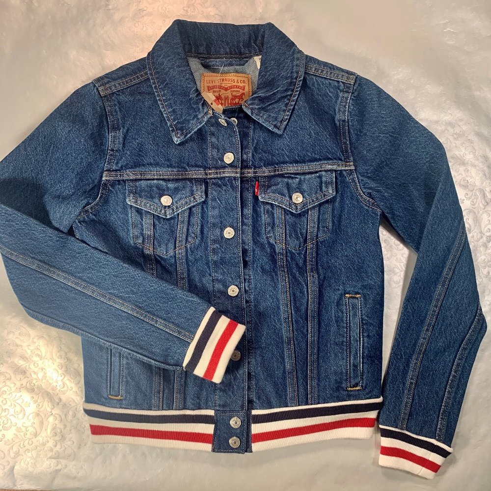 New Women's Levi Denim Jacket